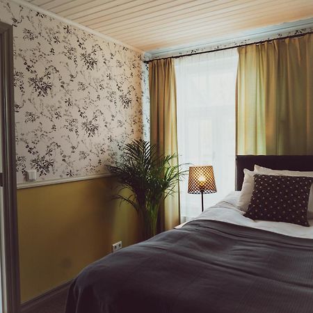 Vanalinna Boutique Hotel Курессааре Екстер'єр фото