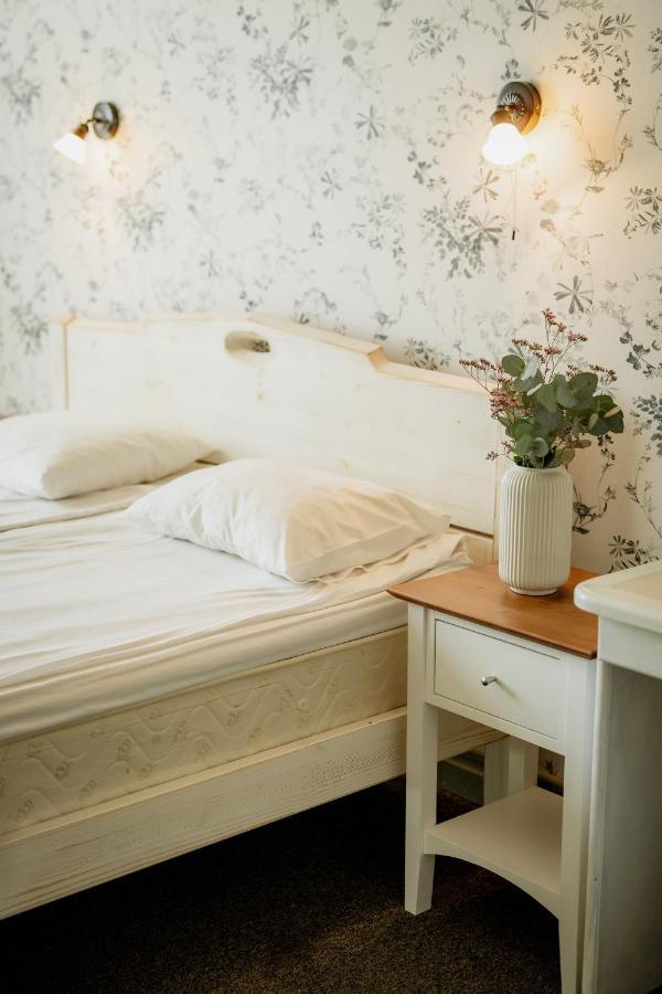 Vanalinna Boutique Hotel Курессааре Екстер'єр фото