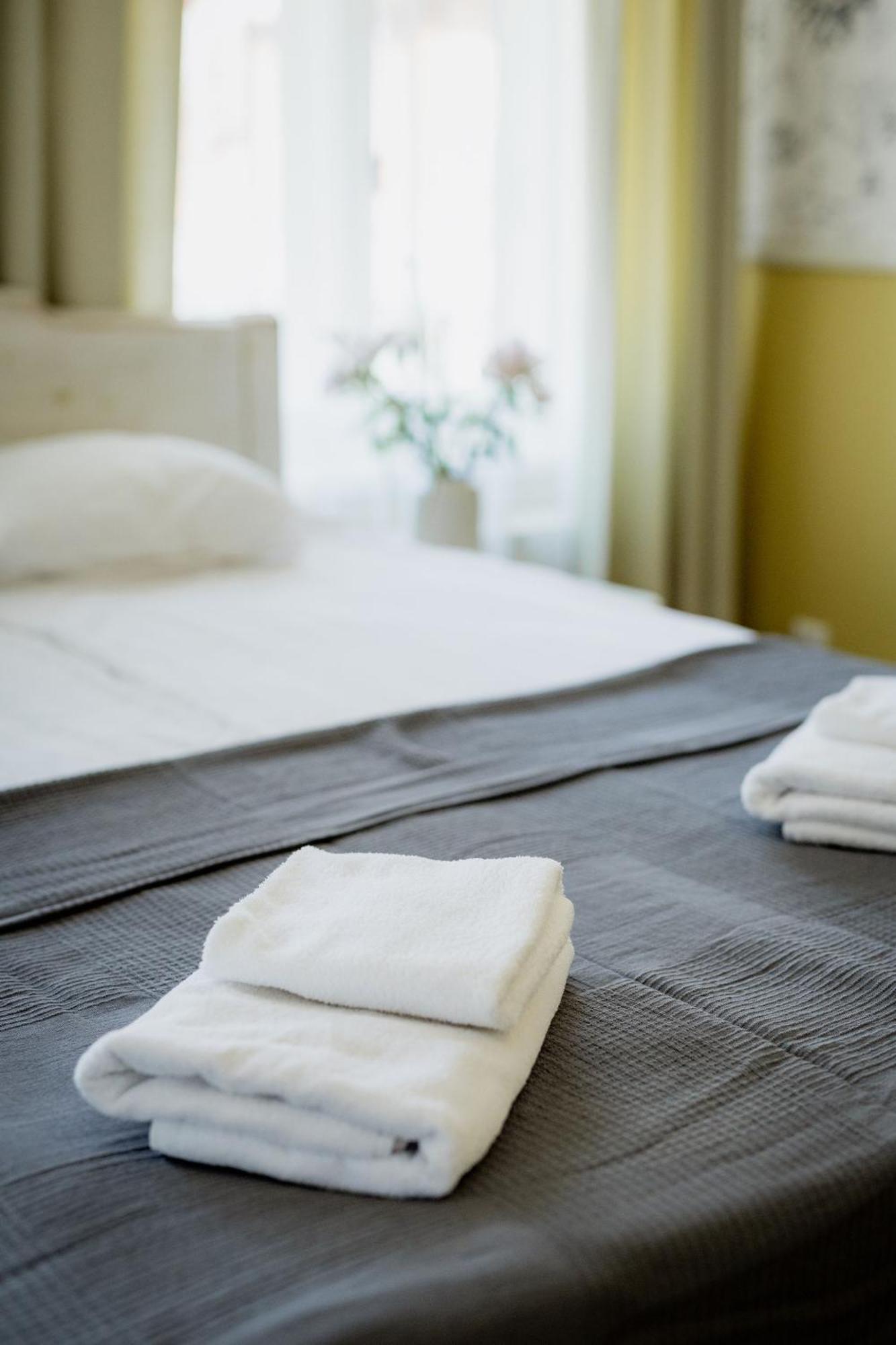 Vanalinna Boutique Hotel Курессааре Екстер'єр фото