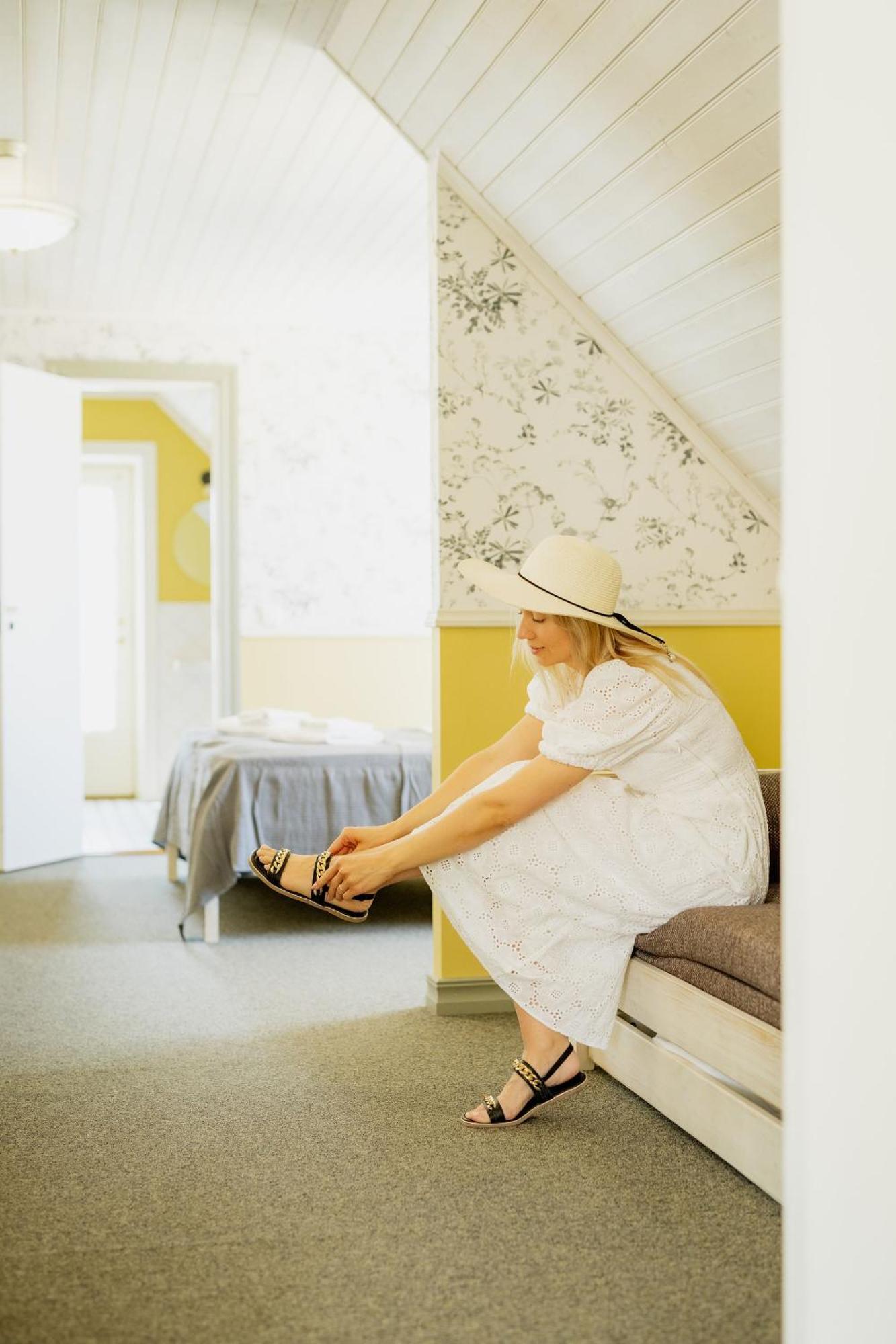 Vanalinna Boutique Hotel Курессааре Екстер'єр фото