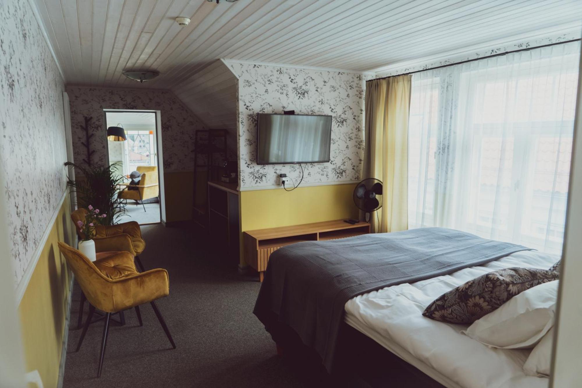 Vanalinna Boutique Hotel Курессааре Екстер'єр фото