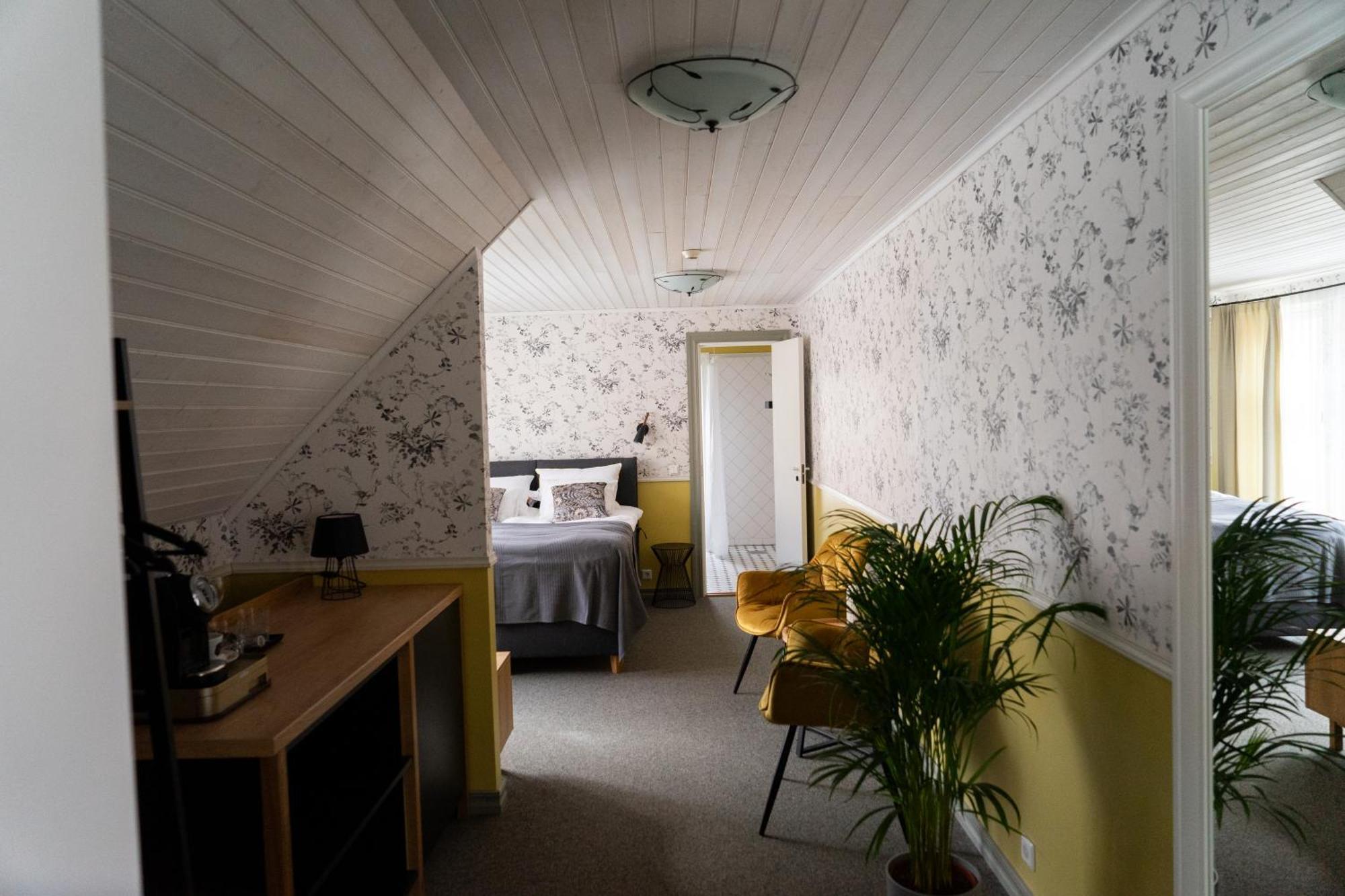 Vanalinna Boutique Hotel Курессааре Екстер'єр фото