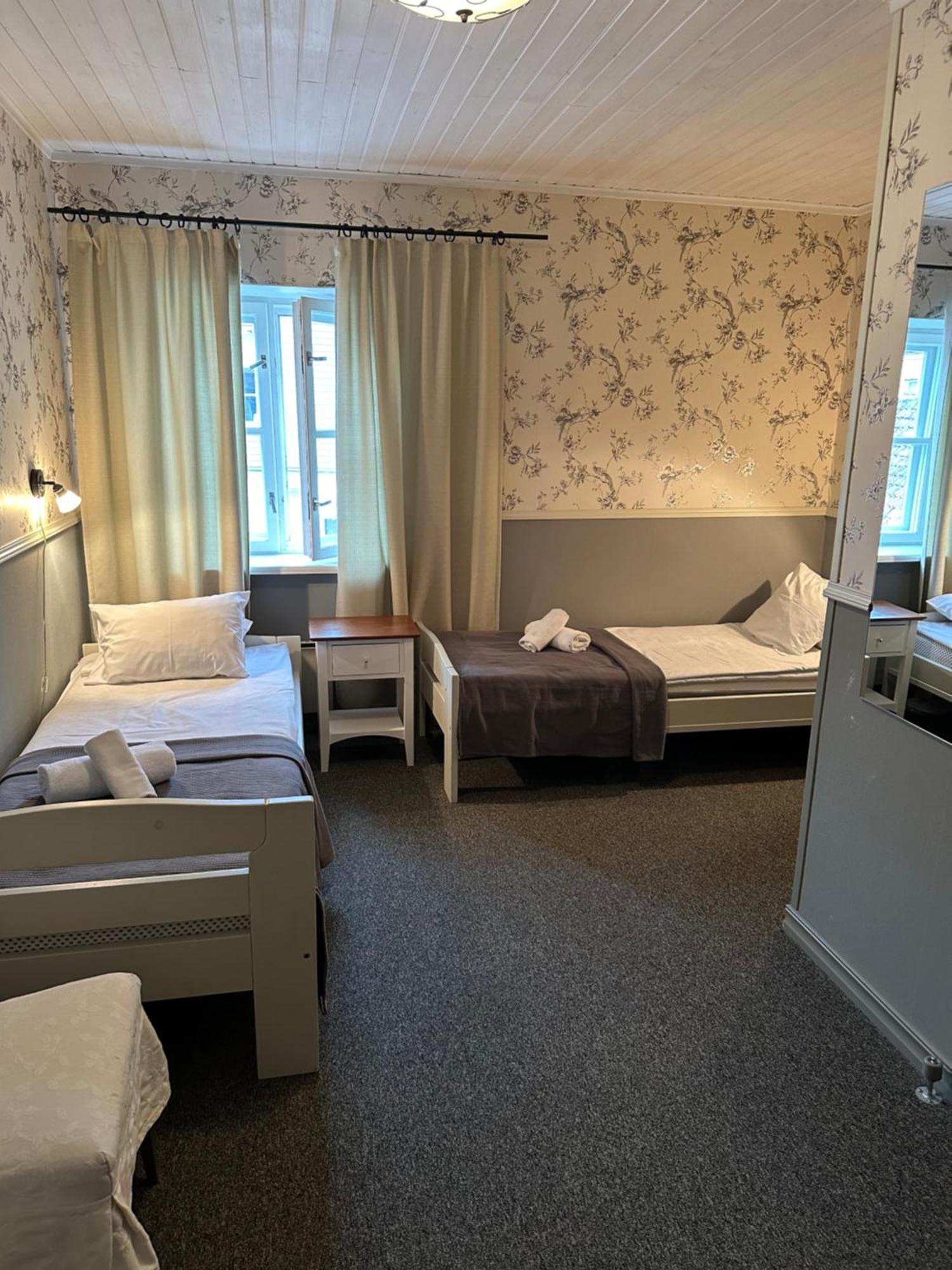 Vanalinna Boutique Hotel Курессааре Екстер'єр фото