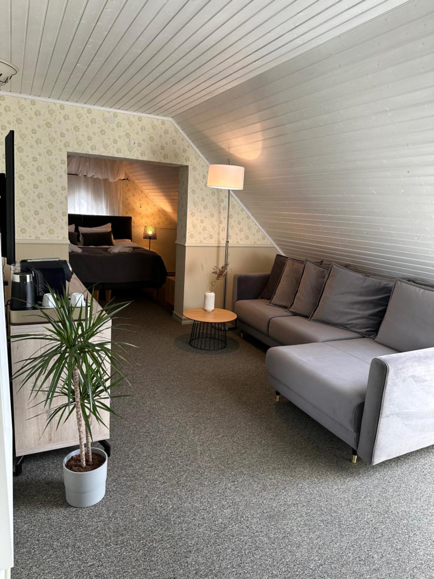 Vanalinna Boutique Hotel Курессааре Екстер'єр фото