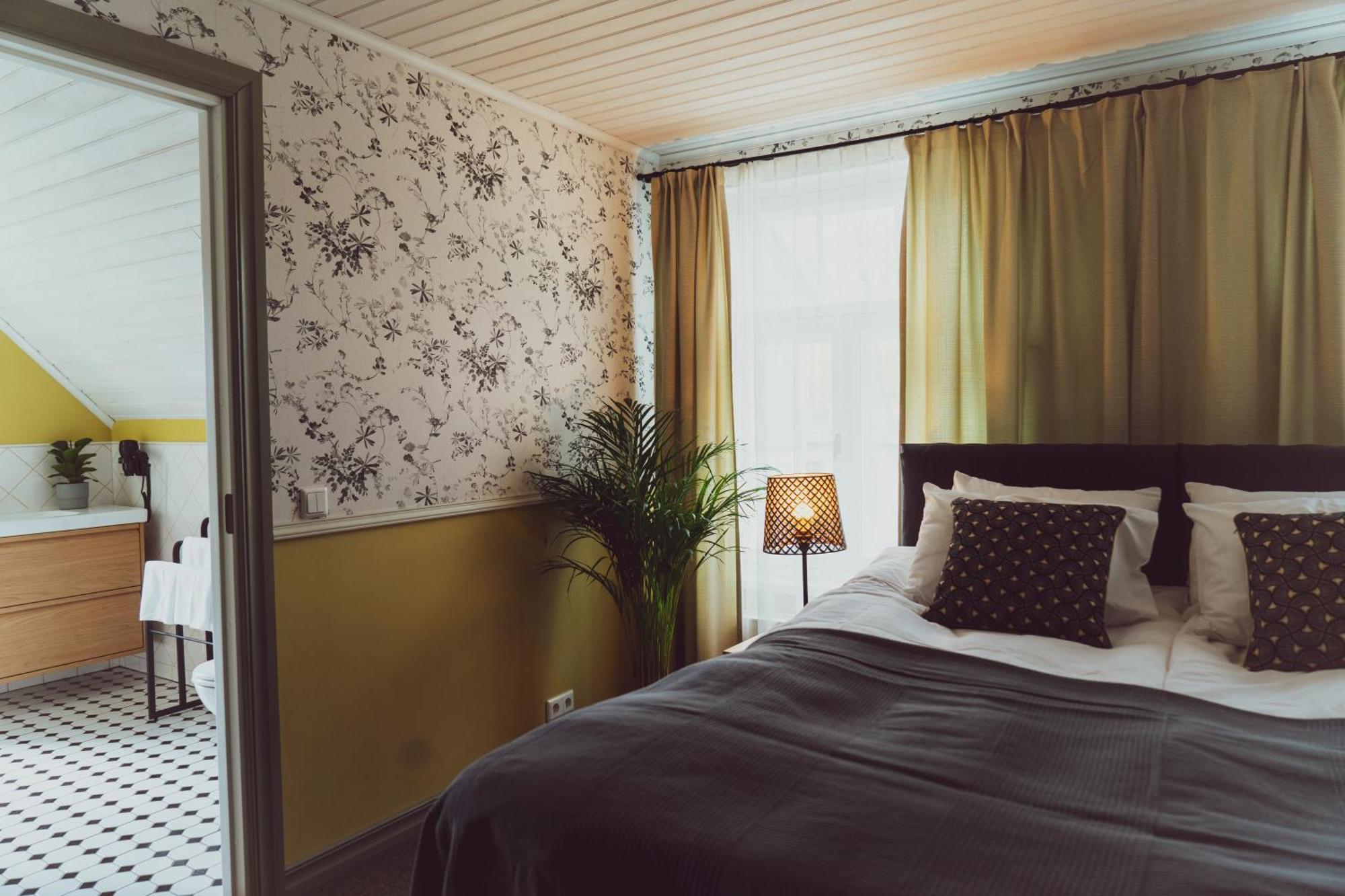 Vanalinna Boutique Hotel Курессааре Екстер'єр фото