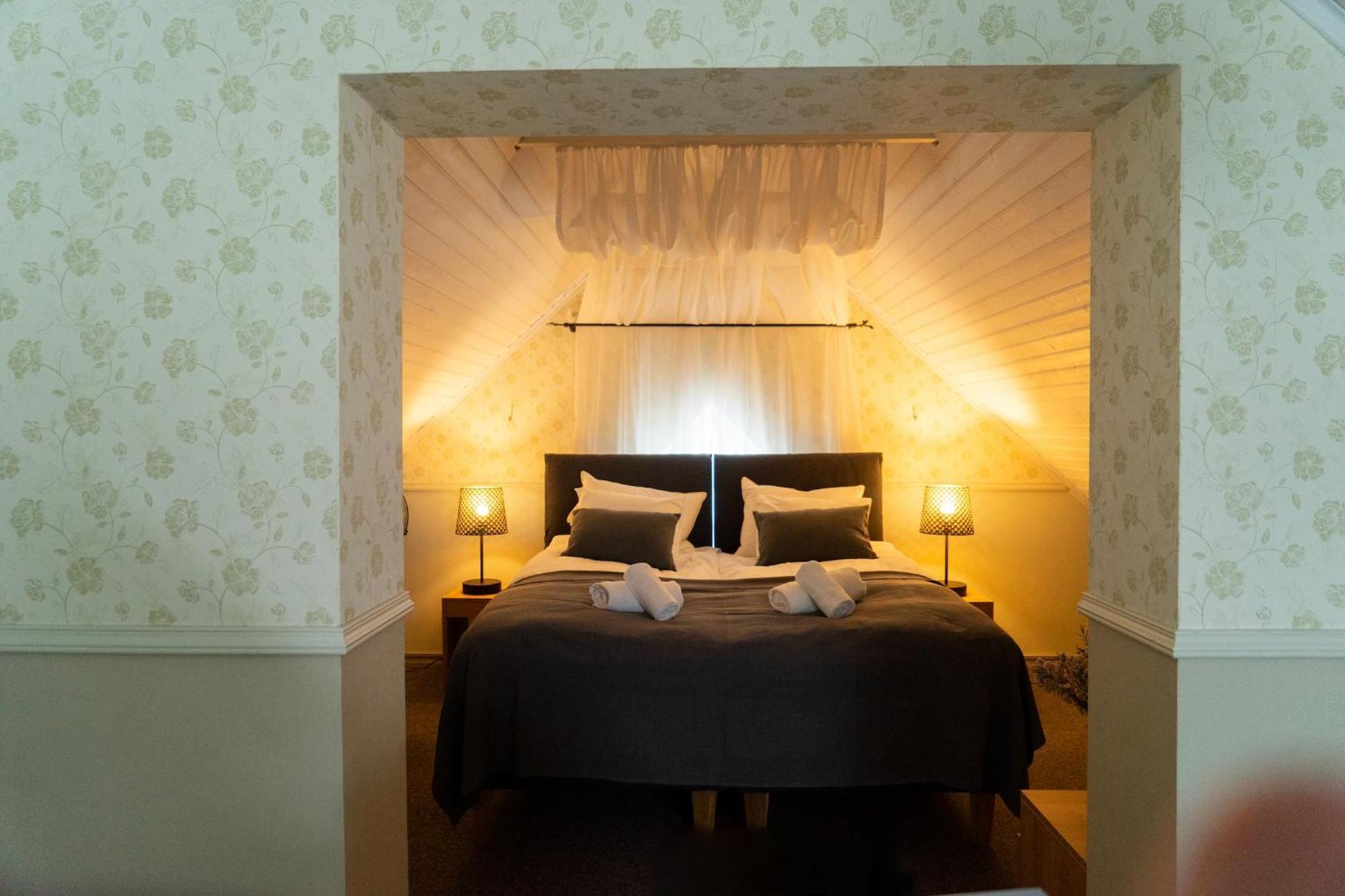 Vanalinna Boutique Hotel Курессааре Екстер'єр фото