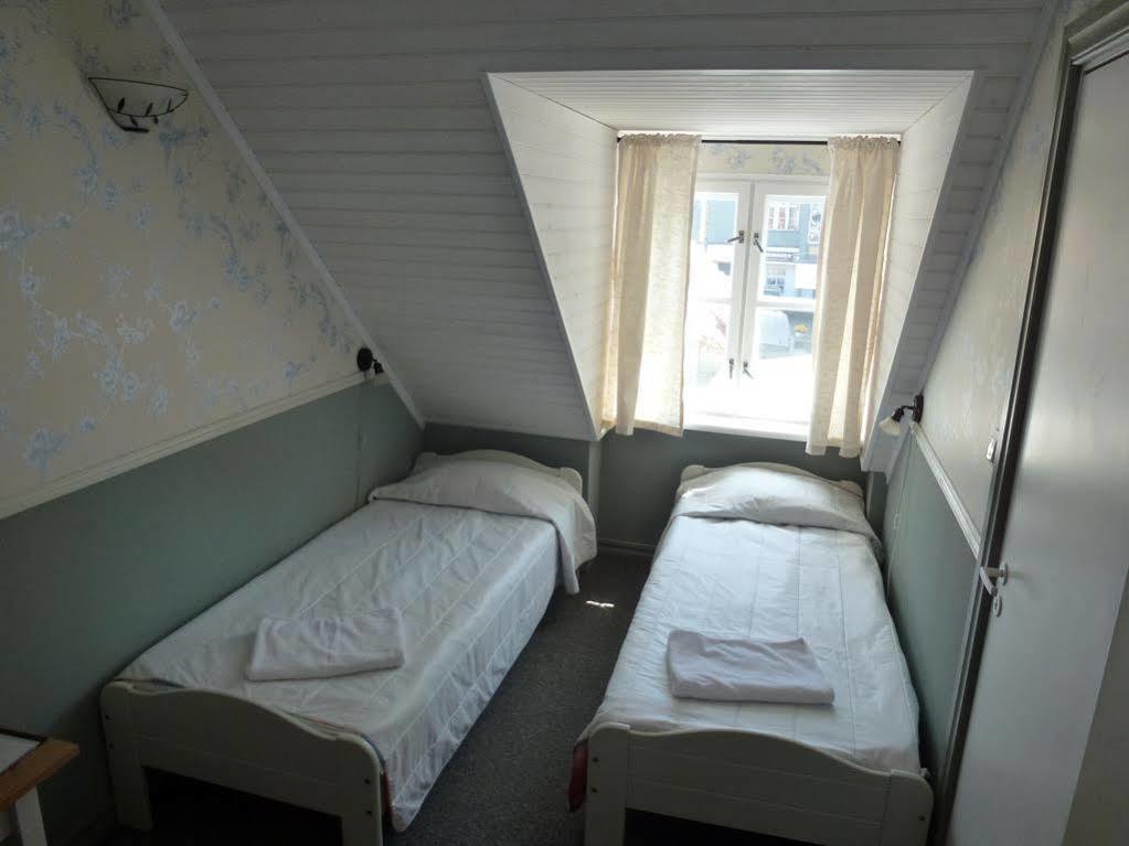 Vanalinna Boutique Hotel Курессааре Екстер'єр фото